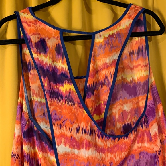 Funky Print Wrap Back Cut Out Flowing Tank - Picture 6 of 6